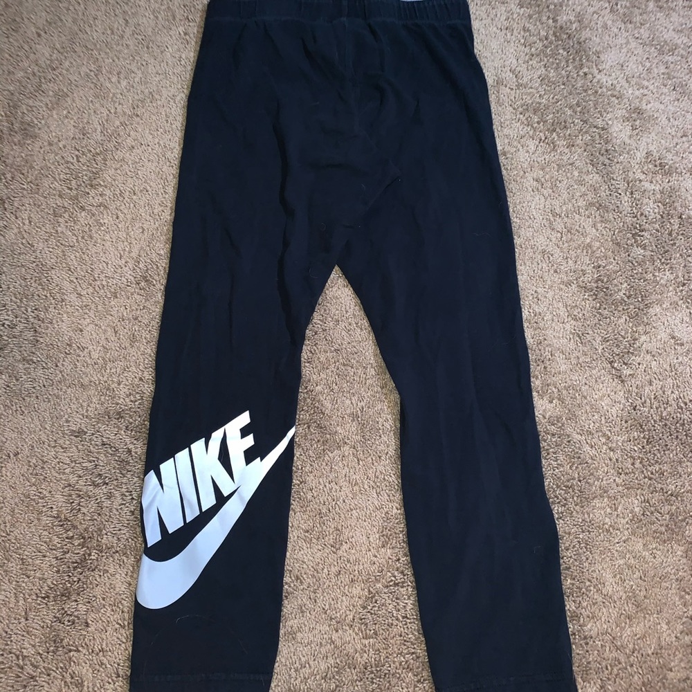 Nike Girl’s Black Capri Leggings